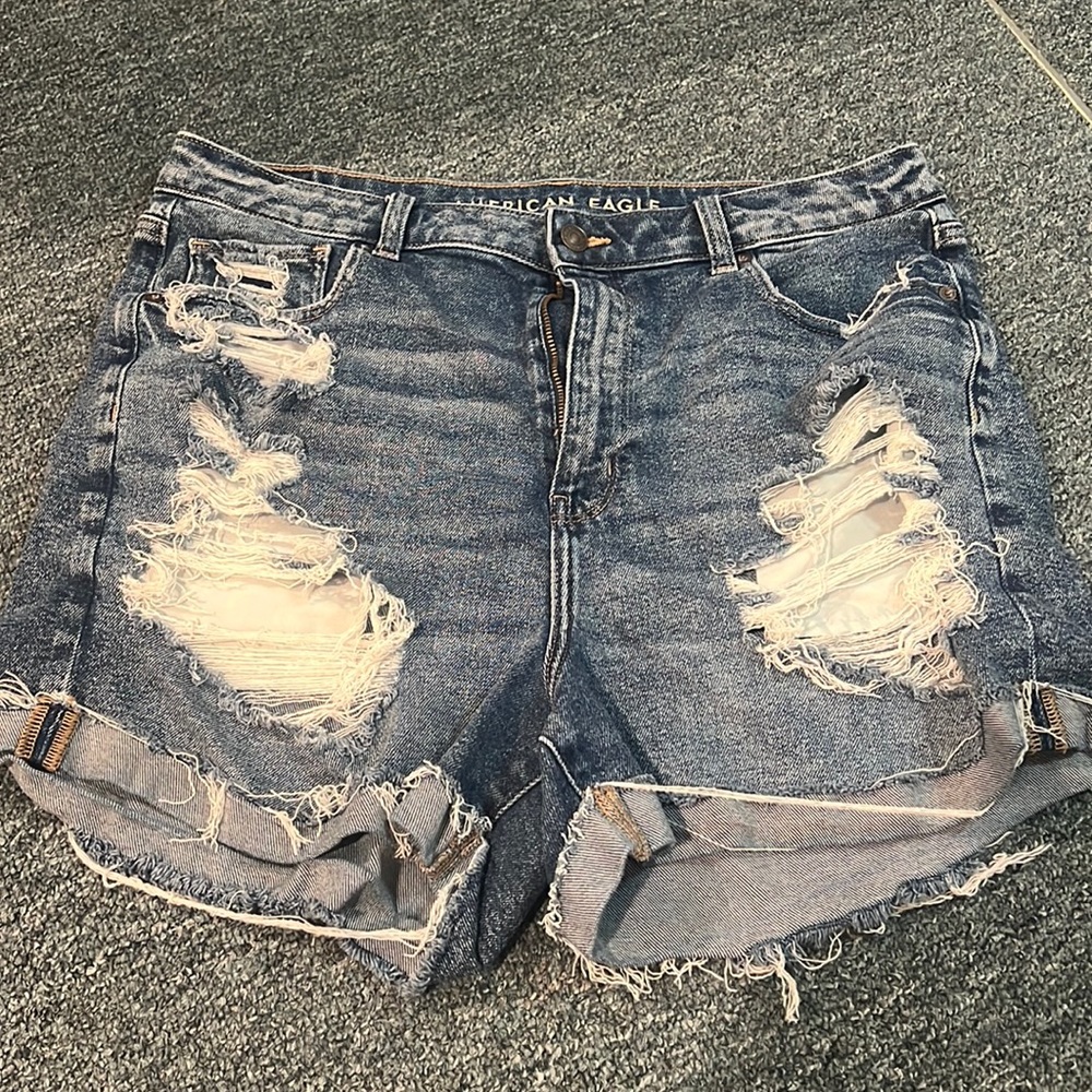 American Eagle Ripped Mom Short